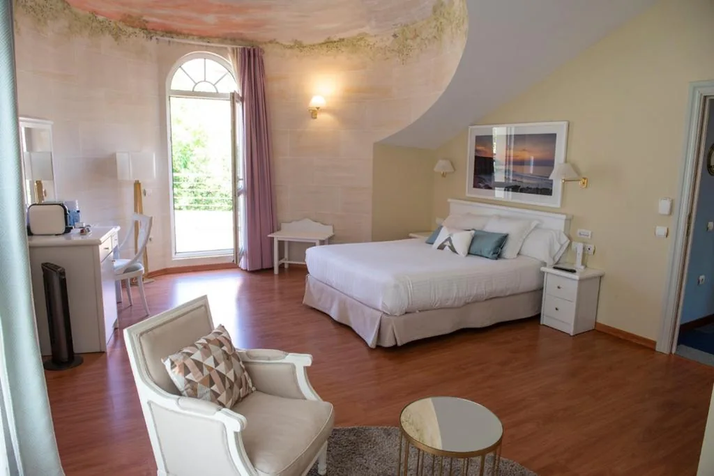 Junior Suite mit Terrasse — Hotel Faro de San Vicente