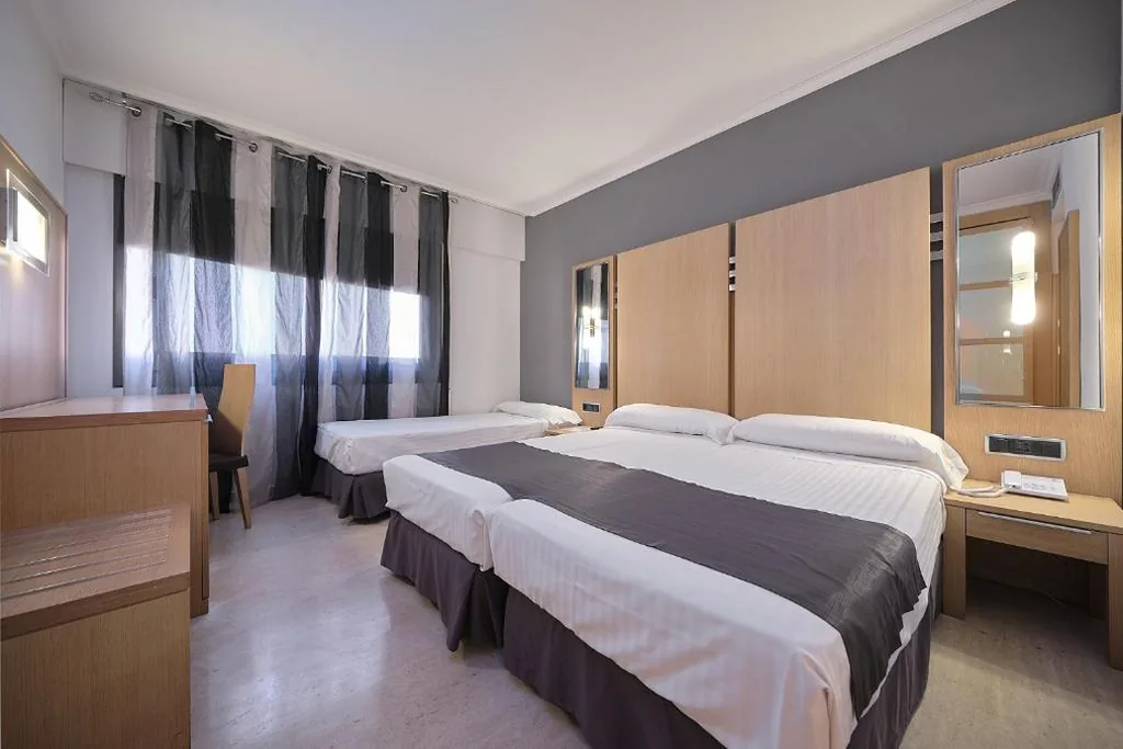 Triple Room — Hotel Faro Salazón