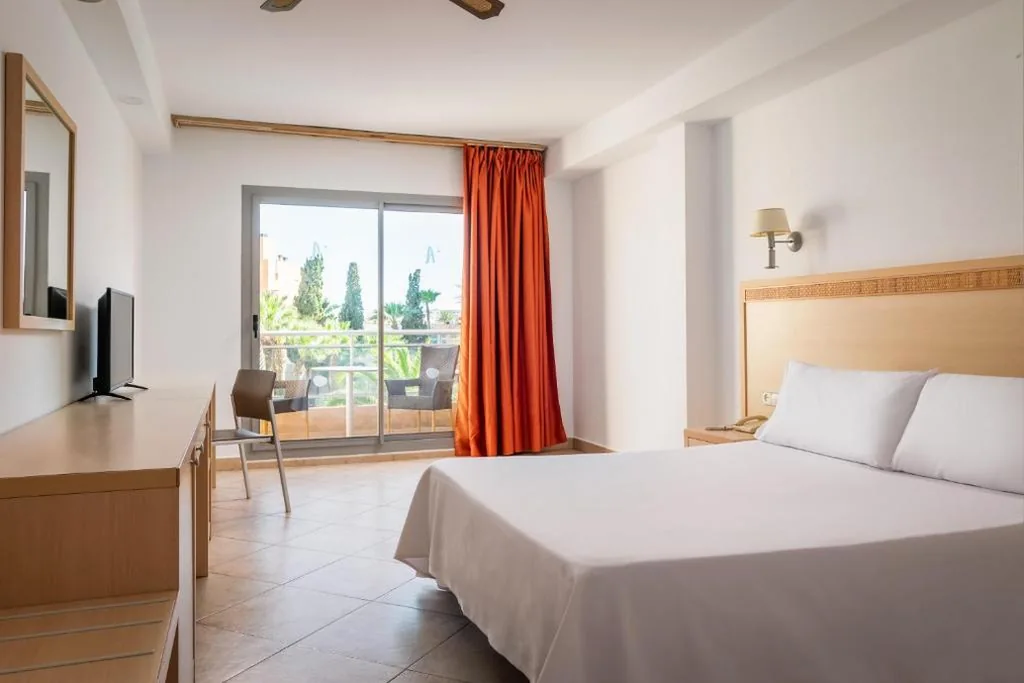 Single Room — Hotel Fenix Family by ALEGRIA