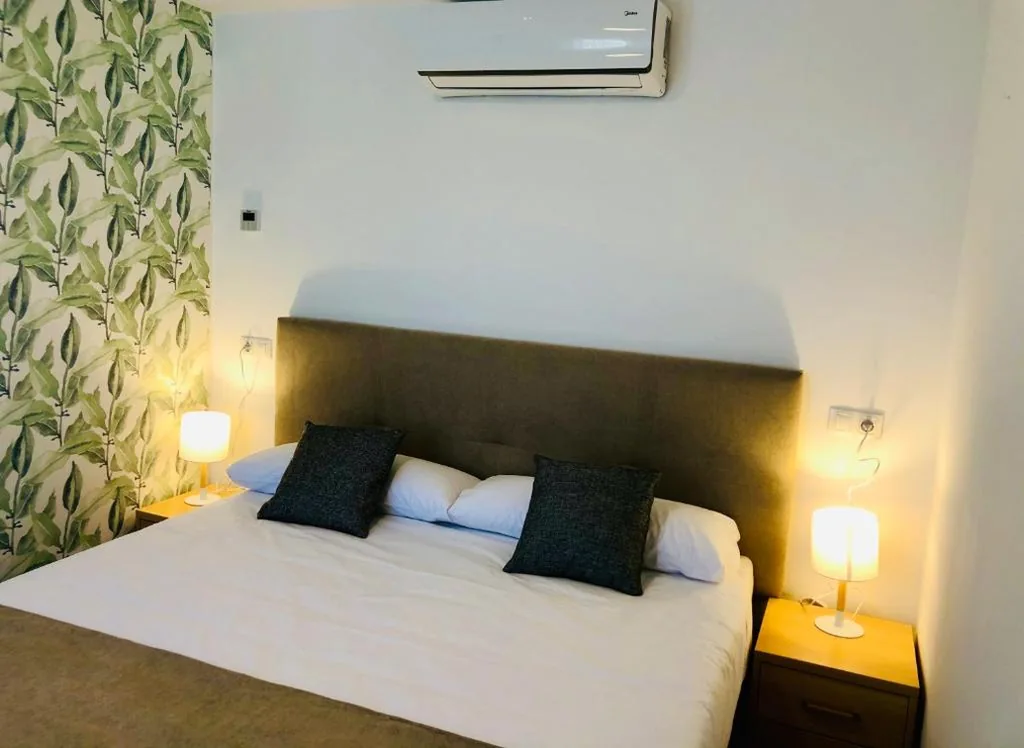Doppelzimmer mit eigenem Bad – 2 Betten — Hotel Finca Alcamino (Auto Check-In)