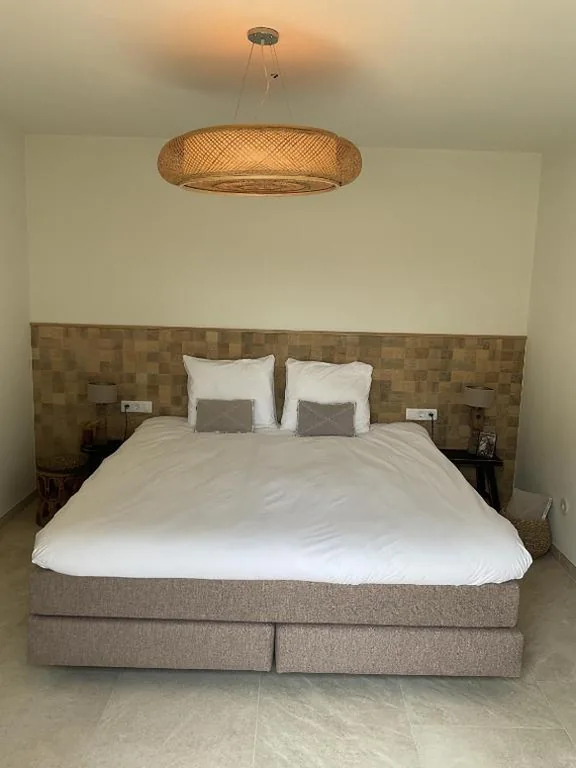 Habitación con cama extragrande y vistas a la montaña — Hotel Finca La Mixtura, Restaurant Mélange
