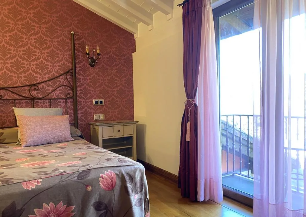 King Superior con letto king size, vasca idromassaggio e terrazza con vista sulle montagne — Hotel Finca Malvasia - Adults only