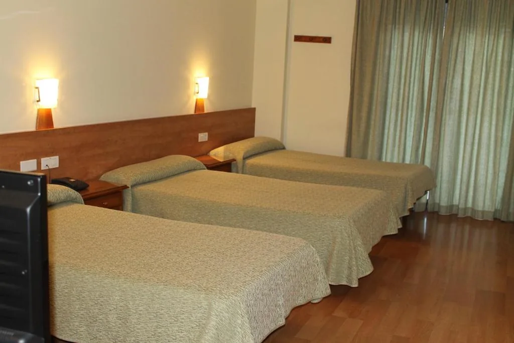 Habitación Triple — Hotel Flora Parc