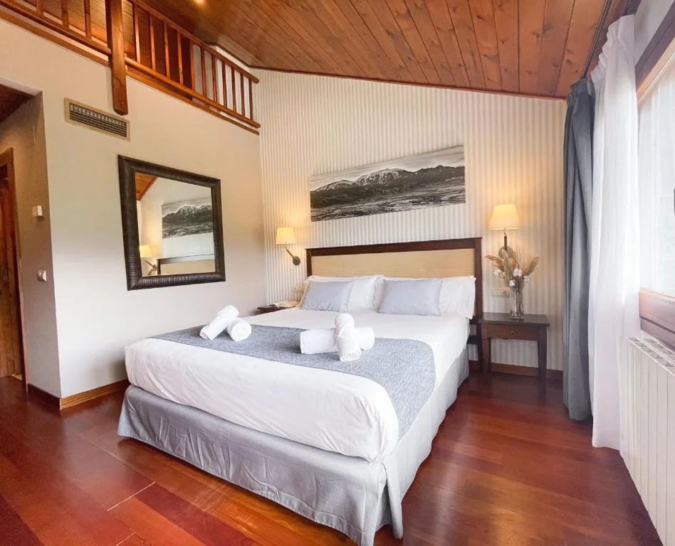 Camera Tripla (2 adulti + 1 bambino) — Hotel Fontanals Golf