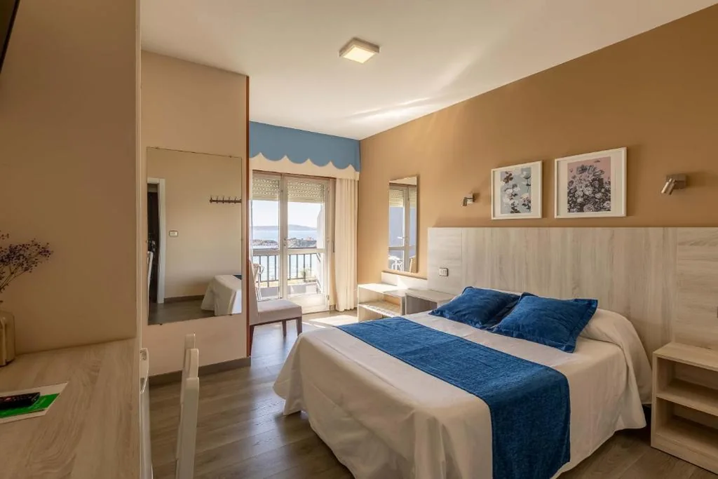 Tweepersoonskamer met terras en uitzicht op zee - 1 of 2 bedden — Hotel Foxos