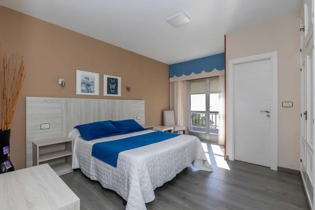 Tweepersoonskamer met uitzicht op zee - 1 of 2 bedden — Hotel Foxos