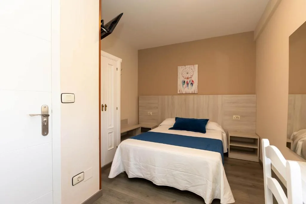 Kleine eenpersoonskamer — Hotel Foxos