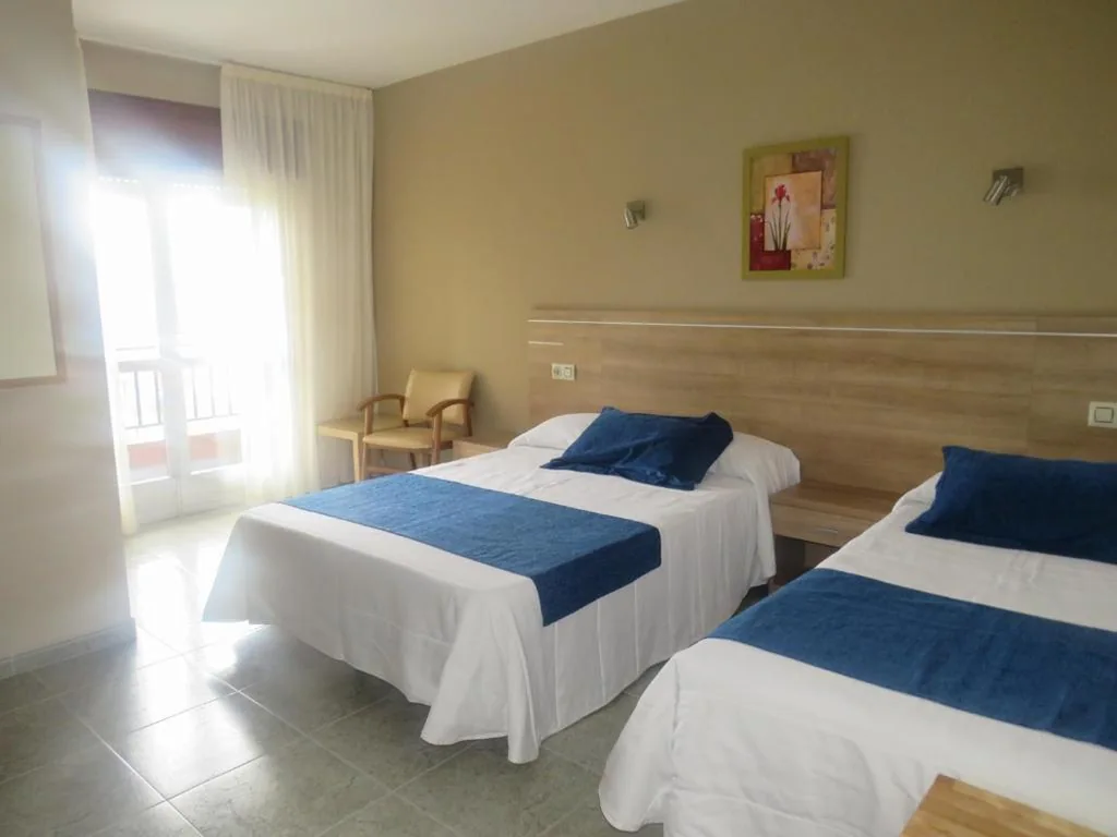 Driepersoonskamer — Hotel Foxos