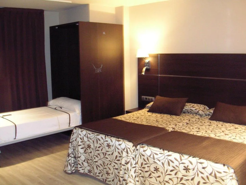 Quarto Triplo — Hotel Francisco II
