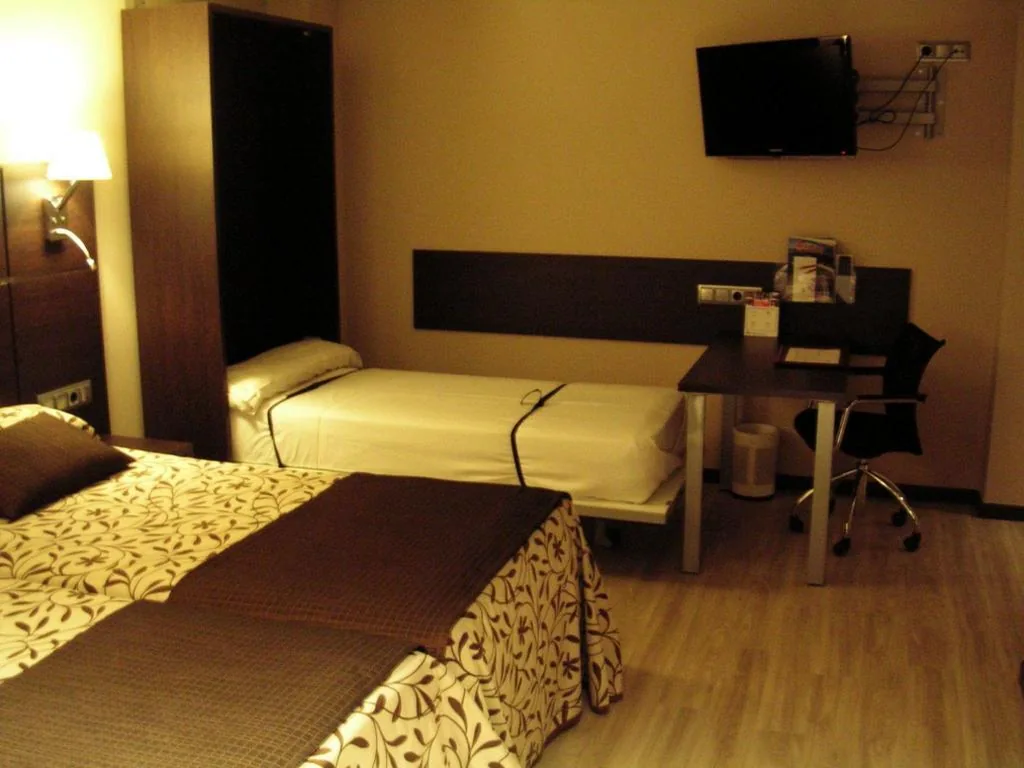 Oferta especial - Quarto Triplo — Hotel Francisco II