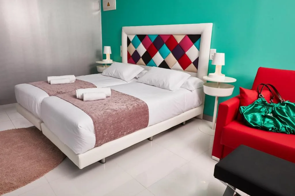 Camera doppia superior con 2 letti — Hotel Freedom