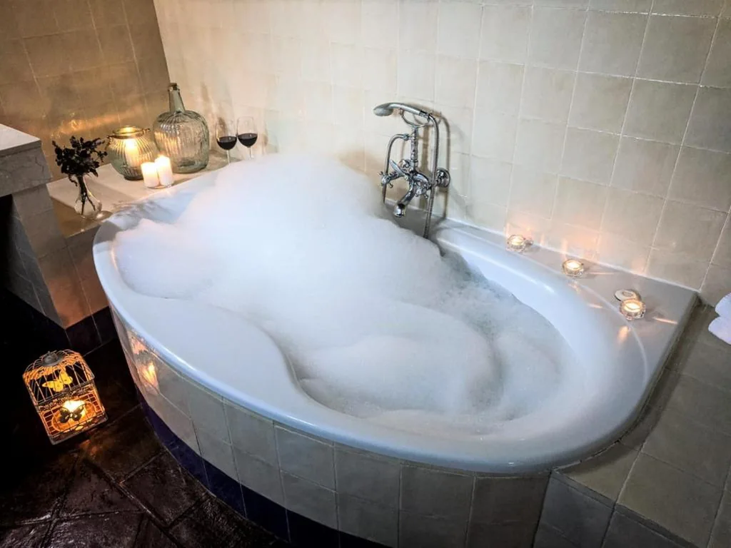 Double Room with Hot Tub — Hotel Fuente del Sol