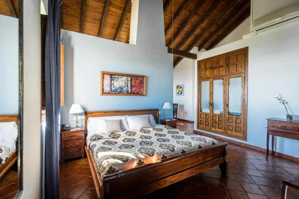 Suite with Hot Tub — Hotel Fuente del Sol