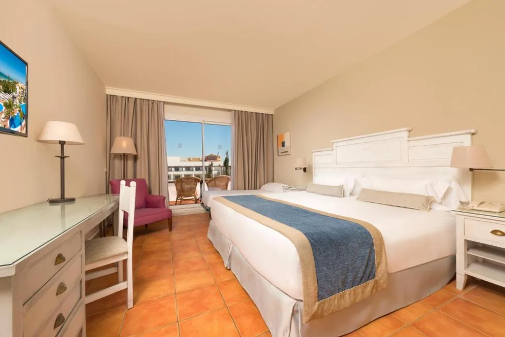 Habitación Doble con sofá (3 adultos) — Hotel Fuerte Conil-Resort