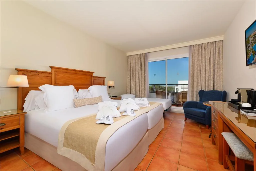 Habitación Doble Exclusive con vistas laterales al mar — Hotel Fuerte Conil-Resort