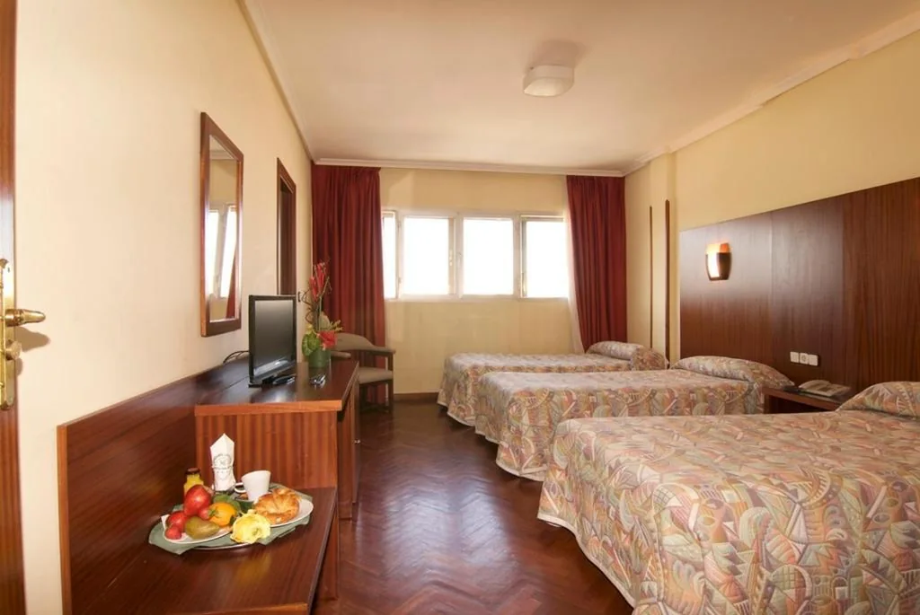 Quarto Triplo Standard — Hotel Galaico