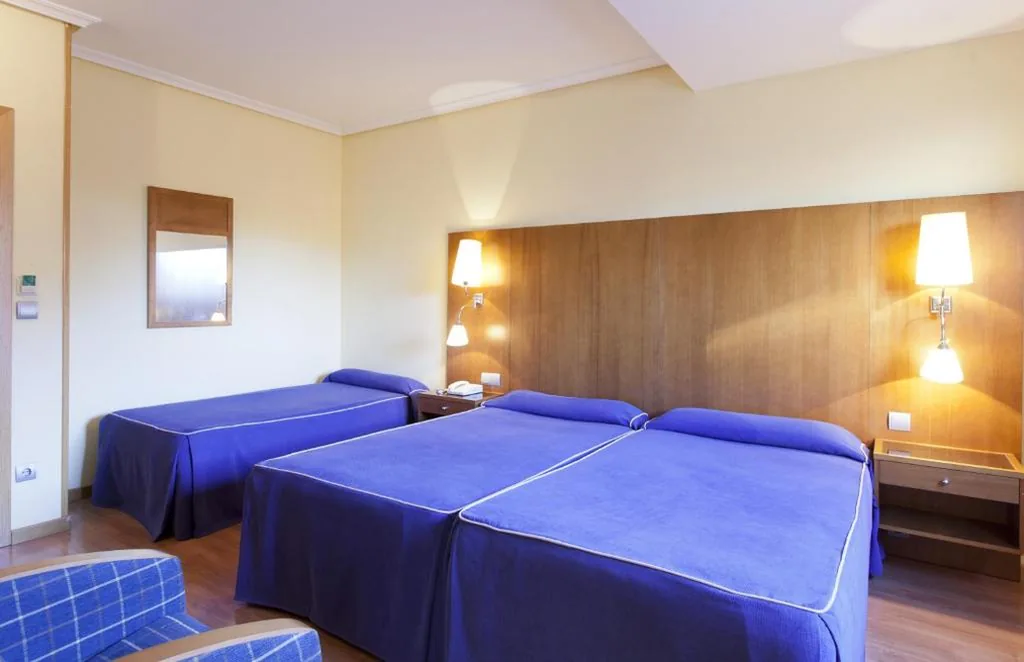 Quarto Triplo Superior — Hotel Galaico