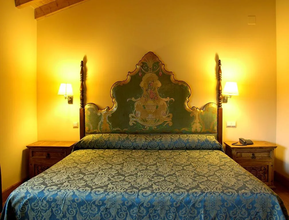 Suite with Hot Tub - King Bed — Hotel Garabatos