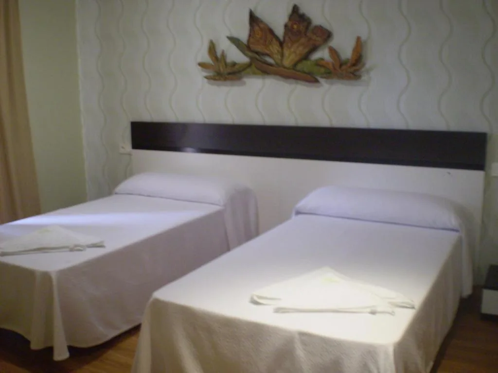Doppelzimmer mit 2 Betten — Hotel Gardu