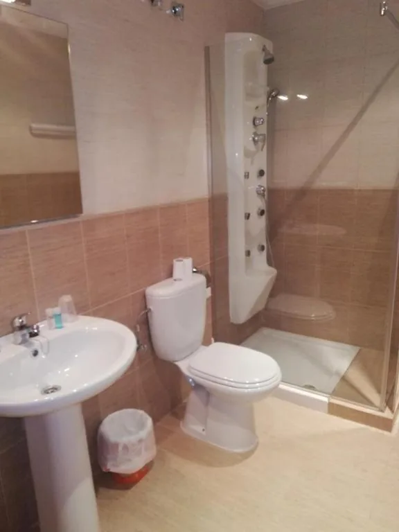 Standard-Einzelzimmer mit Dusche — Hotel Gardu