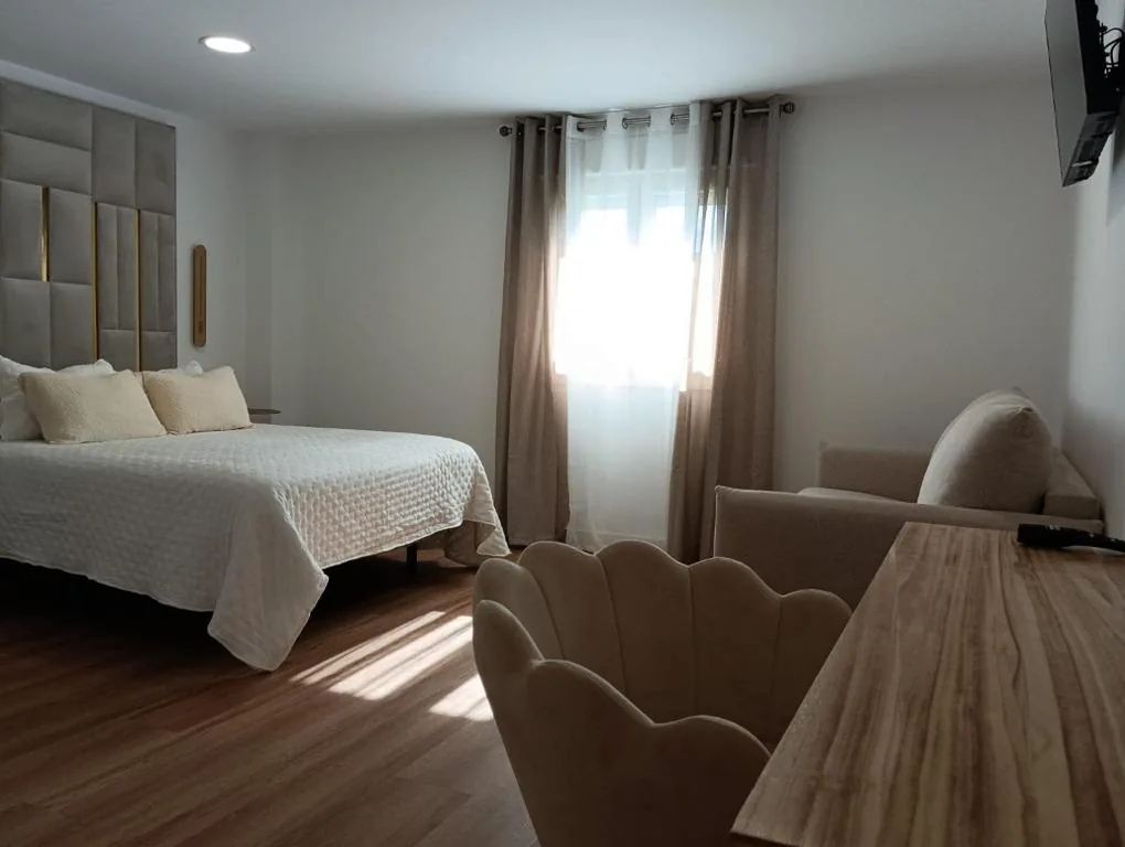 Habitación Deluxe - 1 cama grande — Hotel Gastronómico "Casa Pancho"