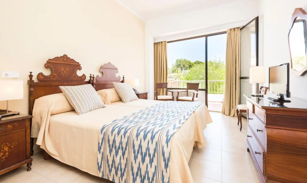 Habitación Doble Estándar con balcón (1 adulto + 1 niño) - 1 o 2 camas — Hotel Gaya