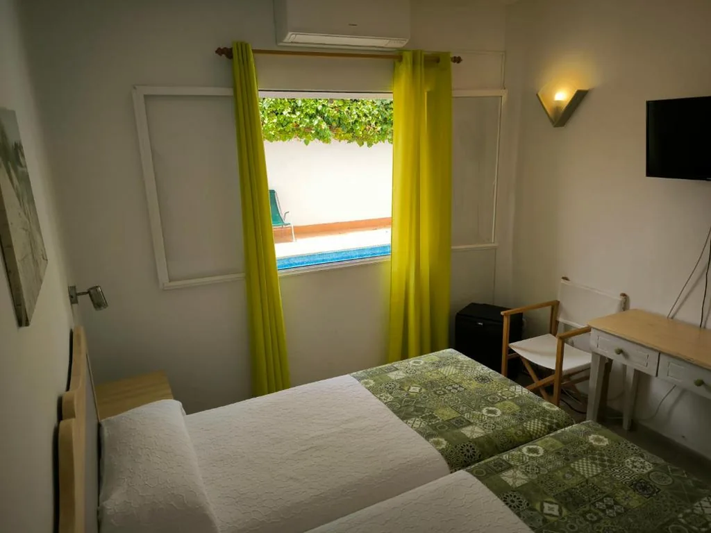 Economy-Doppelzimmer – 2 Betten — Hotel Geminis