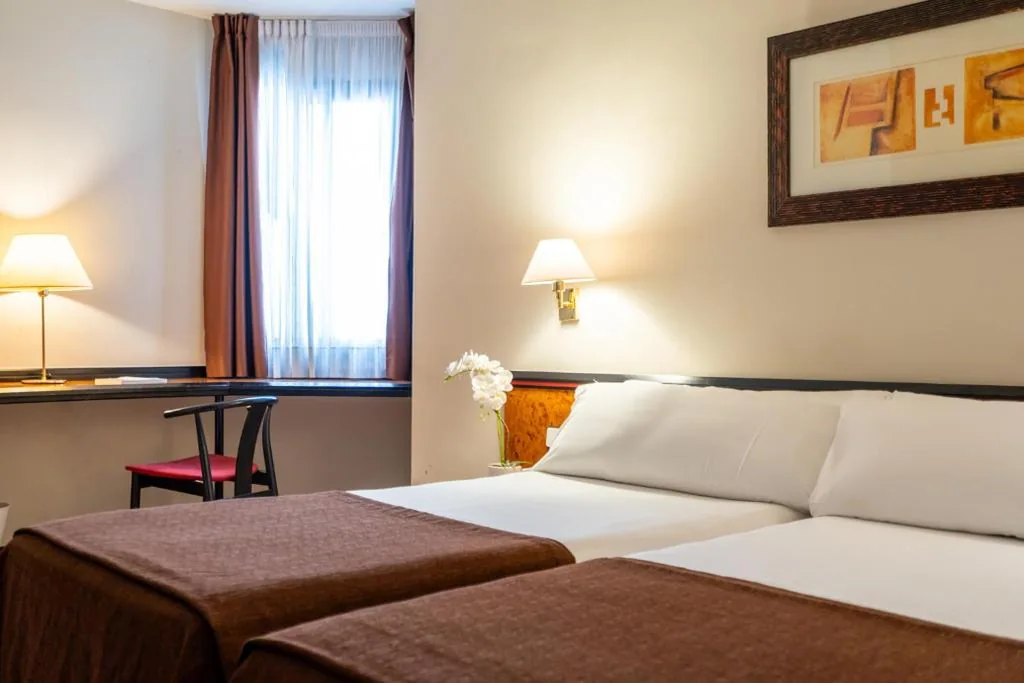 Camera doppia con letto aggiunto — Hotel Glòries