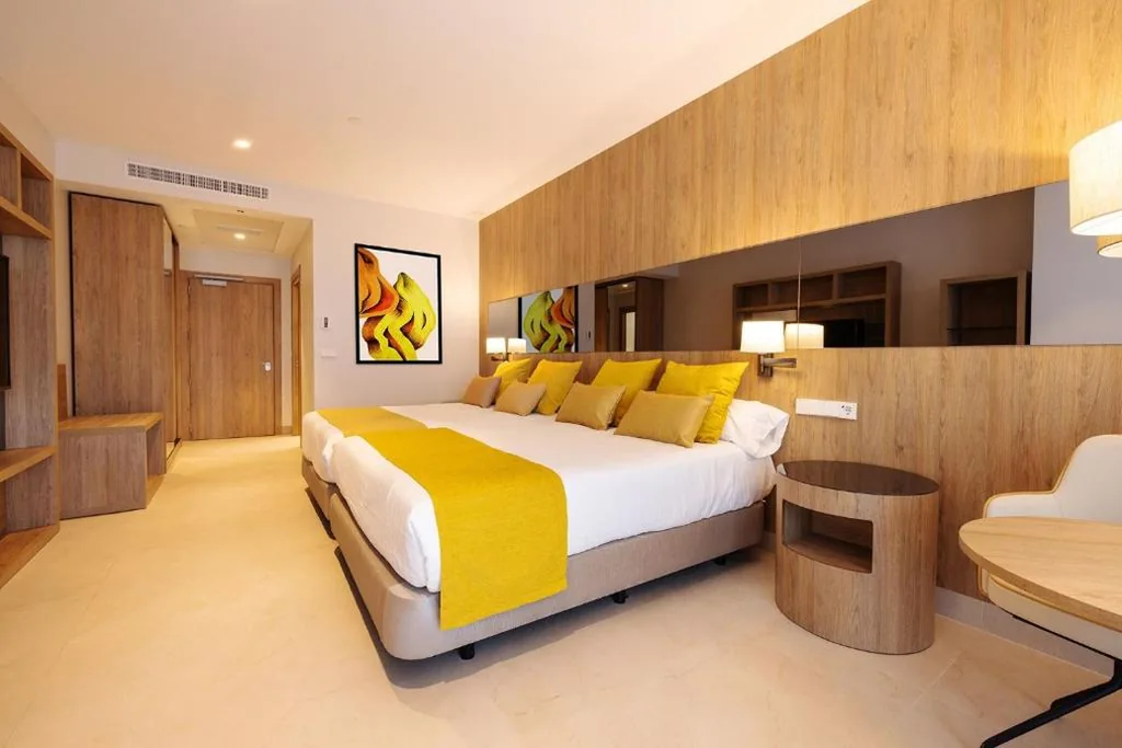 Habitación Doble Deluxe Superior con terraza — Hotel Gold Arcos 4 Sup - Modern Luxury Experience