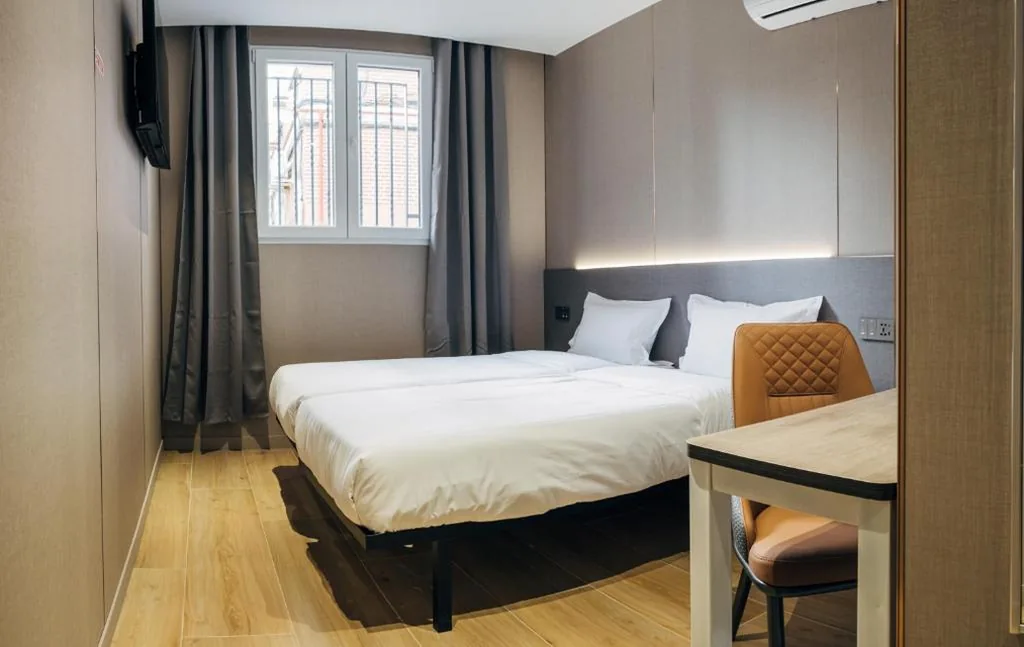Tweepersoonskamer met 2 bedden — Hotel Golden Madrid