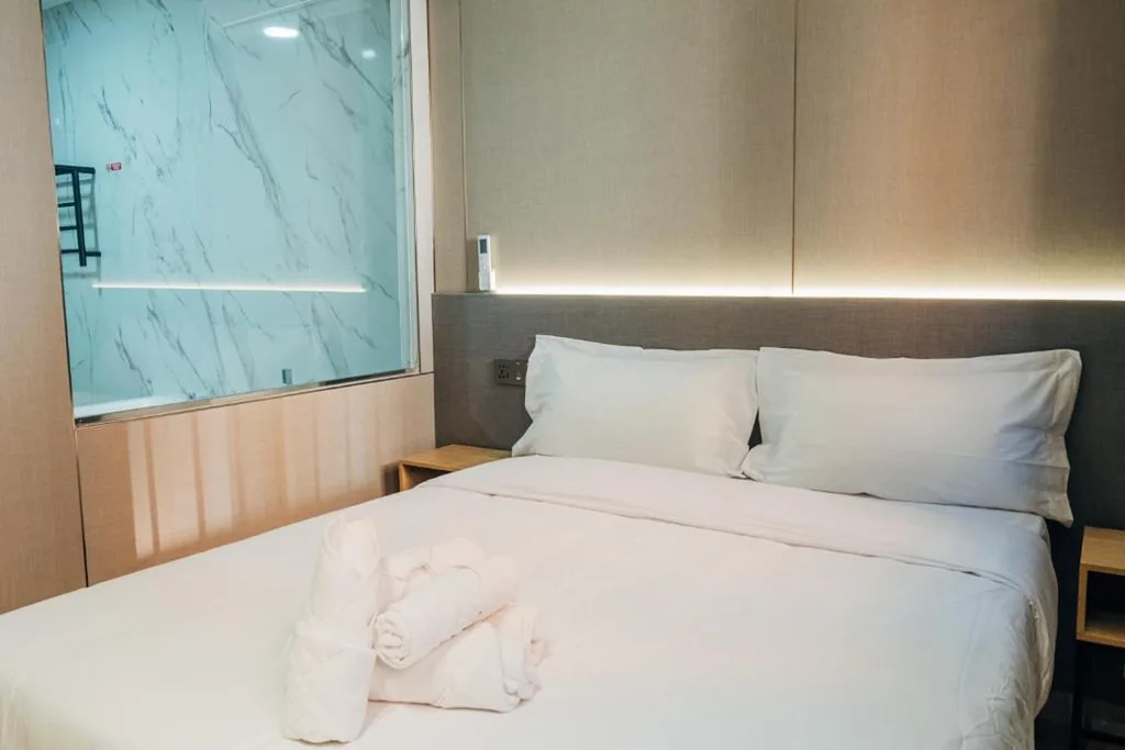 Tweepersoonskamer met bubbelbad — Hotel Golden Madrid