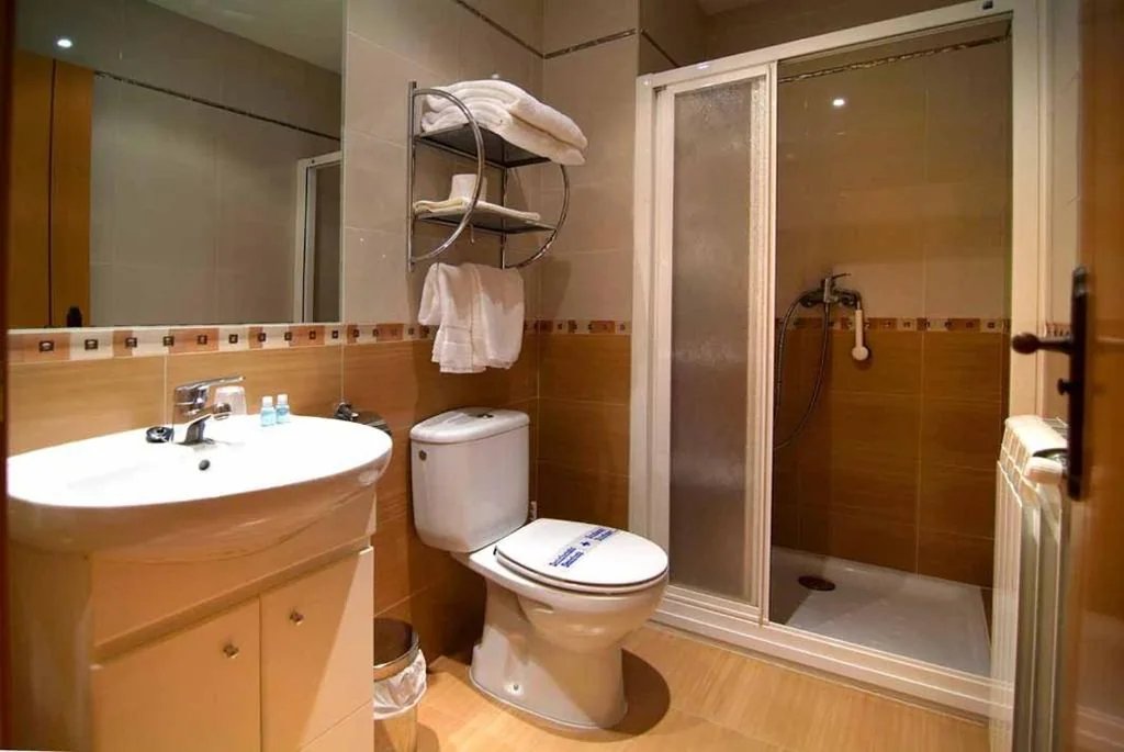 Doppelzimmer – 2 Betten — Hotel Gomar