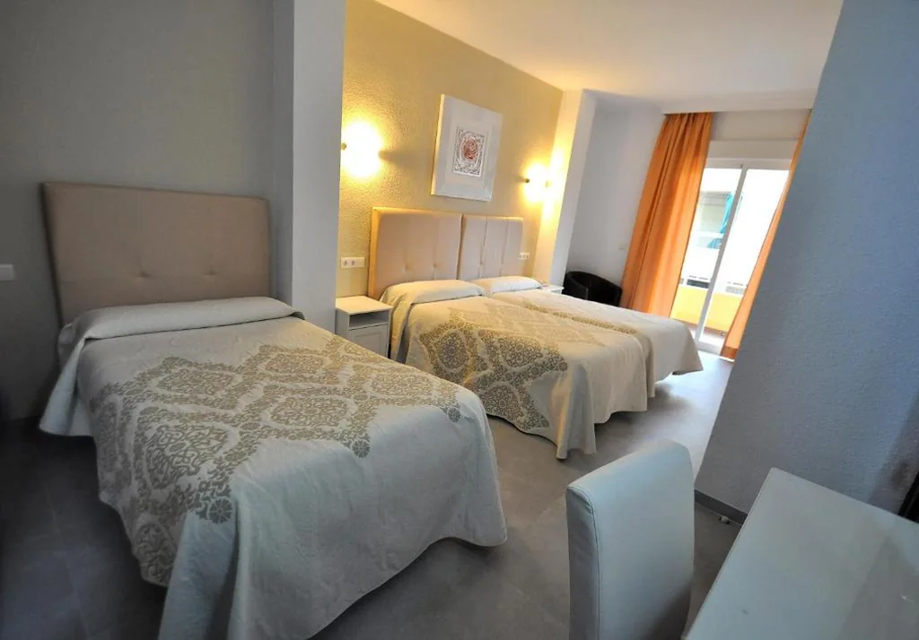 Habitación Triple Estándar — Hotel Goya