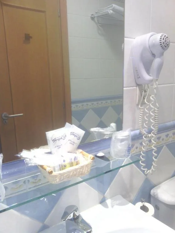 Quarto Triplo — Hotel Goya
