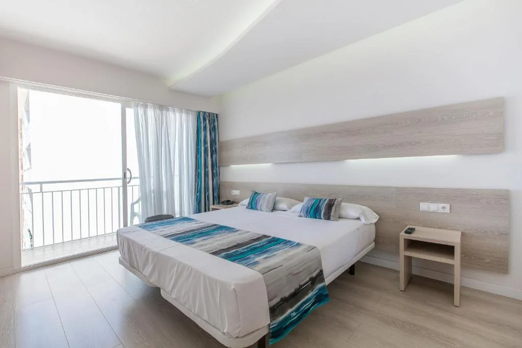 Habitación Doble con balcón - 1 o 2 camas — Hotel Gracia