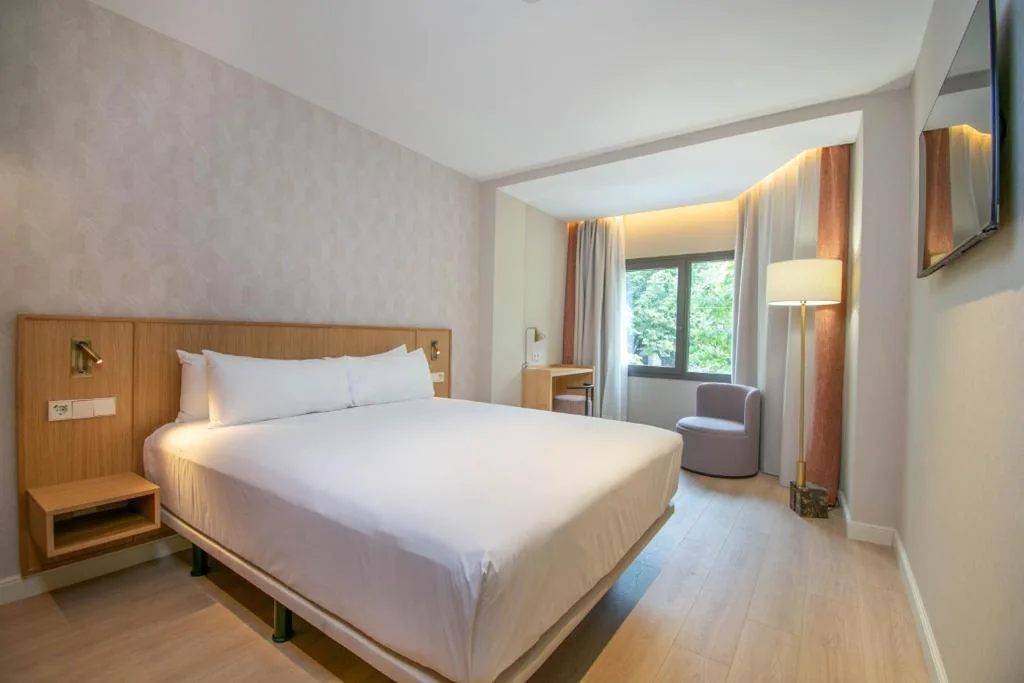 Chambre avec grand lit — Hotel Gran Ultonia