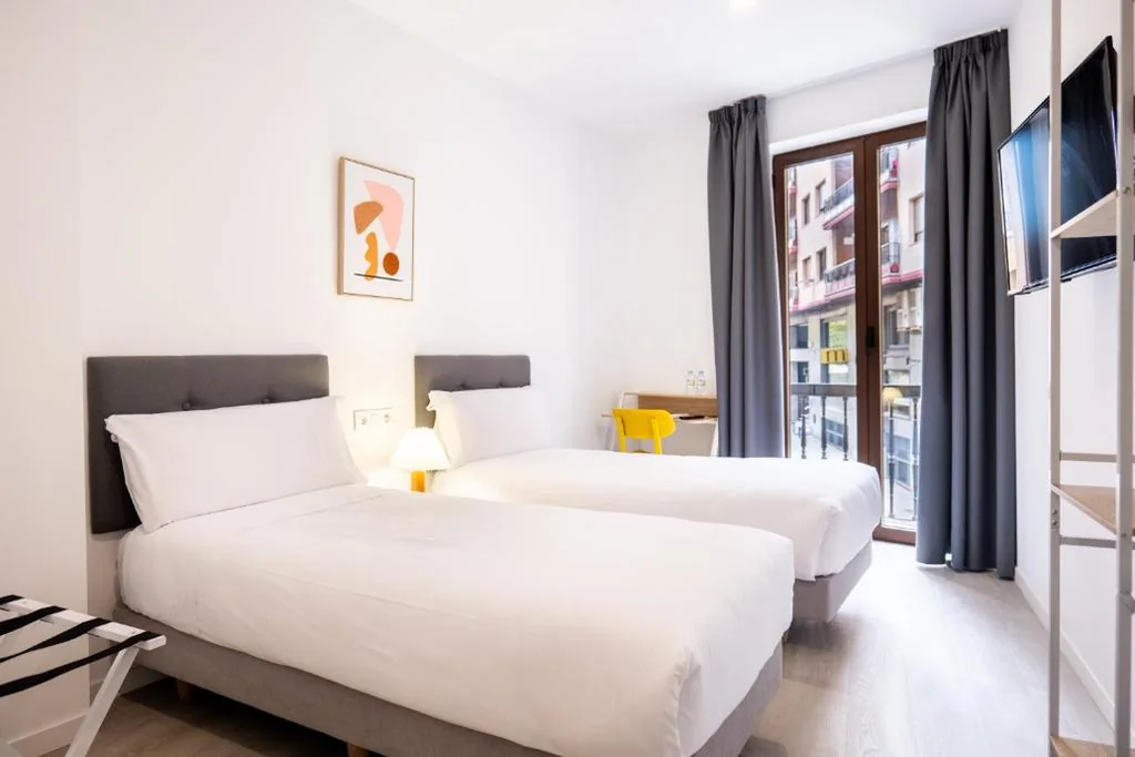 Habitación Doble Estándar — Hotel Gran Vía by gaiarooms