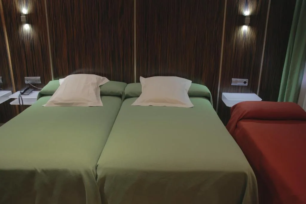 Habitación Doble con cama supletoria — Hotel Gran Via