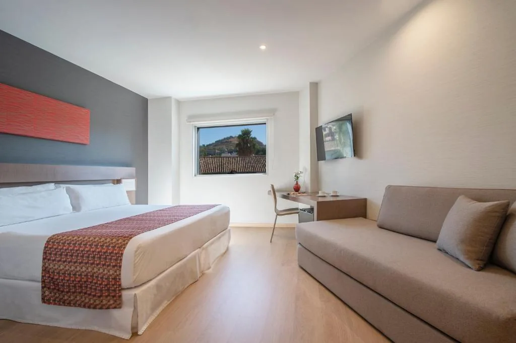 Quarto Familiar Deluxe — Hotel Granada by Pierre & Vacances