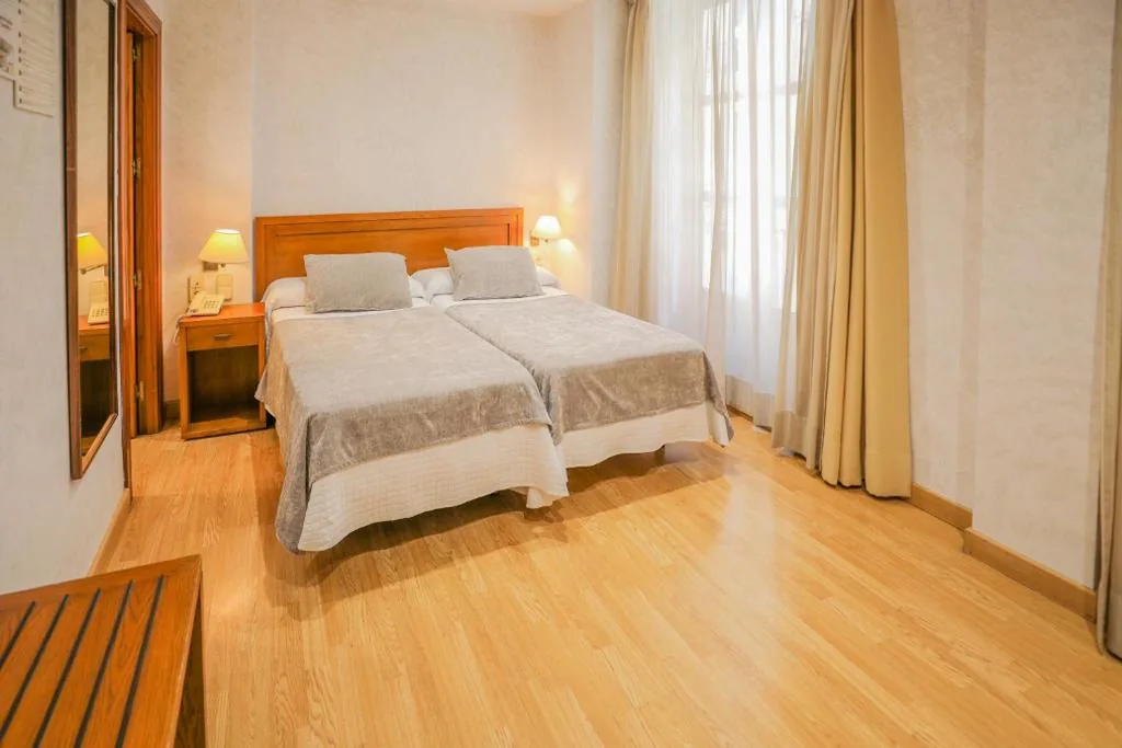 Standard Twin Room — Hotel Granada Centro