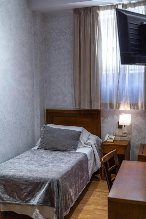 Single Room — Hotel Granada Centro