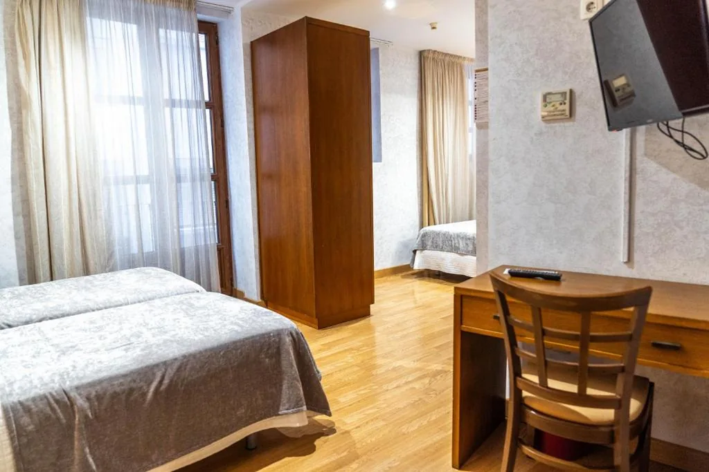 Standard Triple Room — Hotel Granada Centro