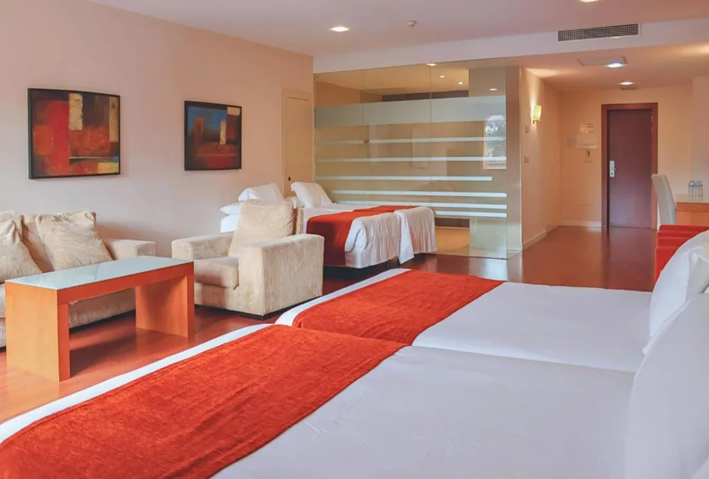 ファミリールーム — Hotel Granada Palace, Affiliated by Meliá
