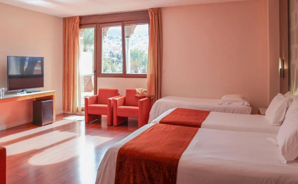 トリプルルーム — Hotel Granada Palace, Affiliated by Meliá