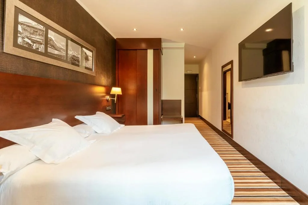 Habitación Estándar con aparcamiento — Hotel Granda
