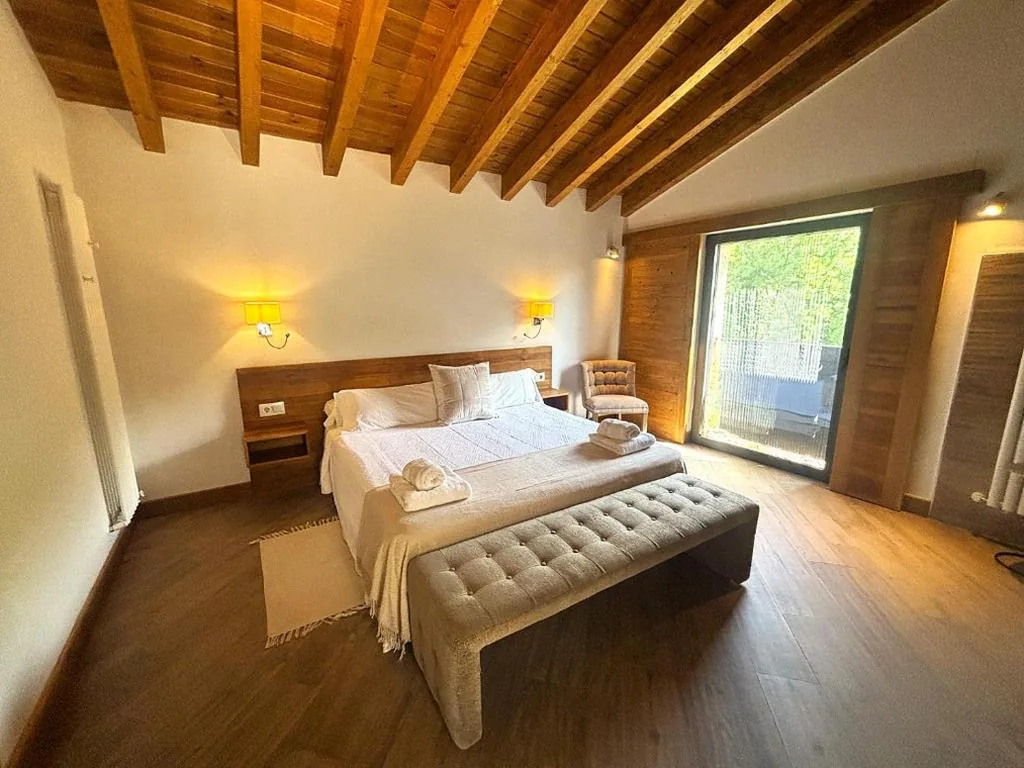 Suite con vasca idromassaggio - letto extralarge — Hotel Gredos María Justina