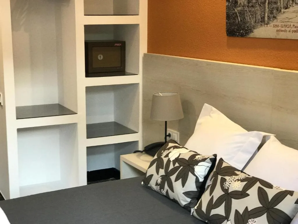 Chambre Individuelle avec salle de bains — Hotel Gri-Mar