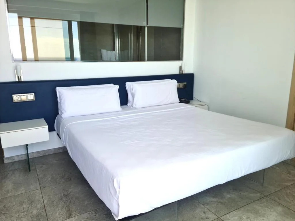 Chambre double Deluxe avec balcon et vue sur la mer — Hotel Grifeu y Restaurant - Costa Brava