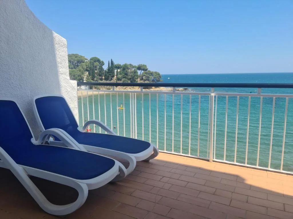 Chambre double Prestige avec balcon et vue sur la mer — Hotel Grifeu y Restaurant - Costa Brava