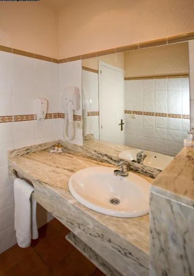 Hotel Grifeu y Restaurant - Costa Brava — photo 6
